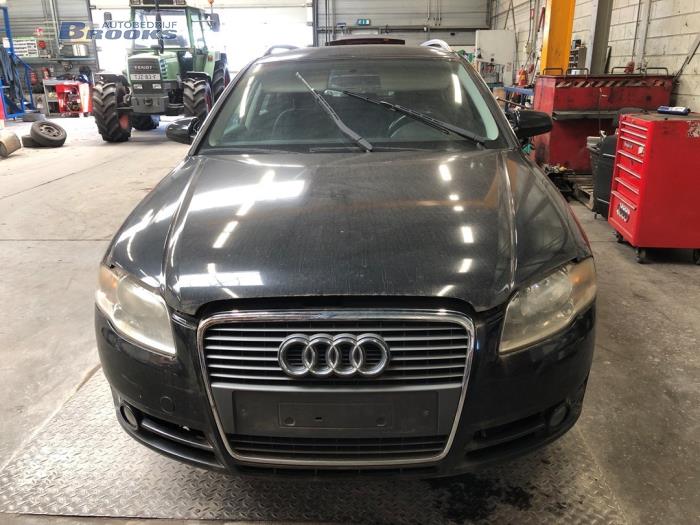 Gebruikte Steekas rechts-voor Audi A4 Avant (B6) 2.5 TDI 24V Prijs € 25,00 Margeregeling aangeboden door Autobedrijf Brooks