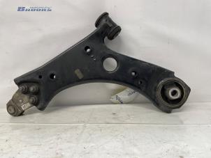 Gebruikte Draagarm rechts-voor Jeep Compass II (MP) 1.3 4XE 240 16V 4x4 Prijs € 75,00 Margeregeling aangeboden door Autobedrijf Brooks