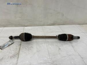 Gebruikte Steekas links-voor Renault Clio III (BR/CR) 1.2 16V 75 Prijs € 15,00 Margeregeling aangeboden door Autobedrijf Brooks