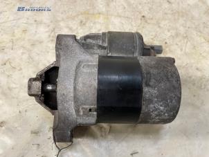 Gebruikte Startmotor Renault Clio III (BR/CR) 1.2 16V 75 Prijs € 15,00 Margeregeling aangeboden door Autobedrijf Brooks