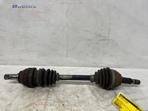 Gebruikte Aandrijfas links-voor Opel Astra H (L48) 1.6 16V Twinport Prijs € 15,00 Margeregeling aangeboden door Autobedrijf Brooks