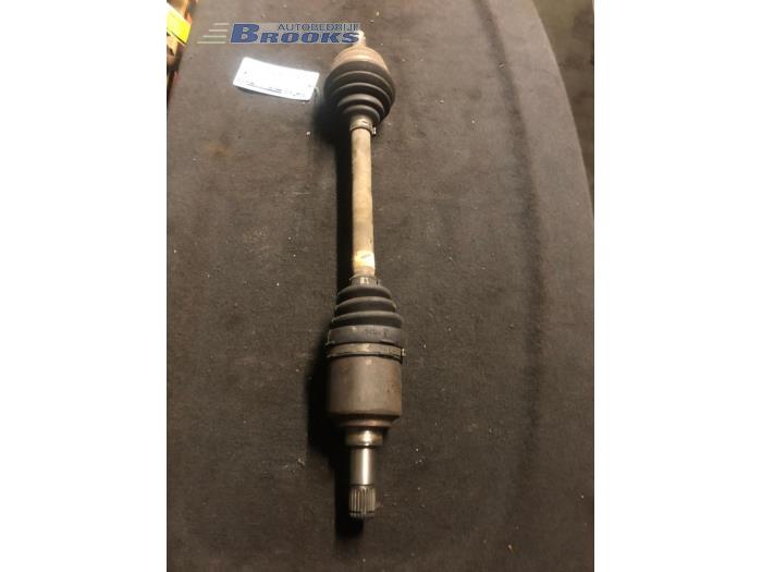 Gebruikte Aandrijfas links-voor Fiat Brava (182B) 1.4 S,SX 12V Prijs € 10,00 Margeregeling aangeboden door Autobedrijf Brooks