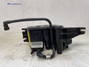 Gebruikte Koolstoffilter Jeep Compass II (MP) 1.3 4XE 240 16V 4x4 Prijs € 100,00 Margeregeling aangeboden door Autobedrijf Brooks