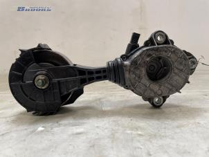 Gebruikte Spanrol Multiriem Peugeot 207 CC (WB) 1.6 16V Prijs € 20,00 Margeregeling aangeboden door Autobedrijf Brooks