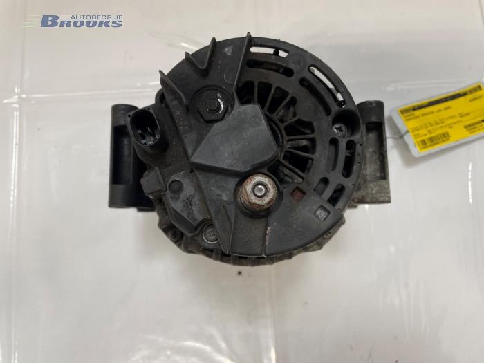 Dynamo van een Mercedes-Benz Sprinter 3,5t (906.13/906.23) 310 CDI 16V 2009