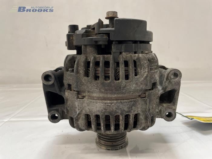 Dynamo van een Mercedes-Benz Sprinter 3,5t (906.13/906.23) 310 CDI 16V 2009