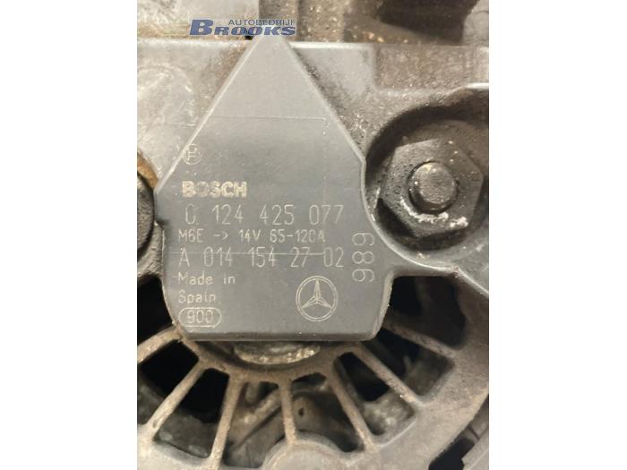Dynamo van een Mercedes-Benz Sprinter 3,5t (906.13/906.23) 310 CDI 16V 2009