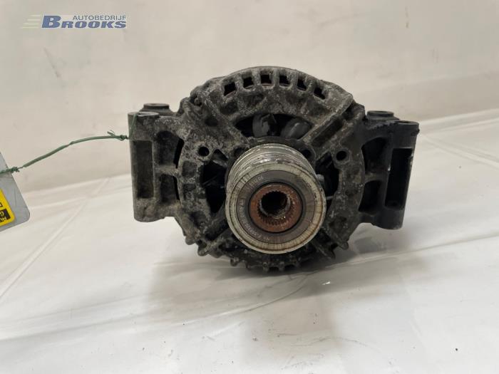 Dynamo van een Mercedes-Benz Sprinter 3,5t (906.13/906.23) 310 CDI 16V 2009