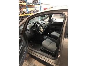 Gebruikte Portierrubber 2Deurs links Mitsubishi Colt (Z2/Z3) 1.3 16V Prijs € 20,00 Margeregeling aangeboden door Autobedrijf Brooks