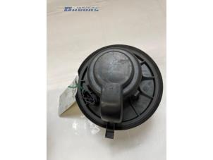 Gebruikte Kachel Ventilatiemotor Volkswagen Touareg (7LA/7L6) 4.2 V8 40V Prijs € 20,00 Margeregeling aangeboden door Autobedrijf Brooks