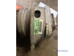 Gebruikte Motorsteun Landrover Discovery IV (LAS) 3.0 TD V6 24V Prijs € 75,00 Margeregeling aangeboden door Autobedrijf Brooks