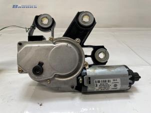 Gebruikte Ruitenwissermotor achter Volkswagen Touareg (7LA/7L6) 4.2 V8 40V Prijs € 25,00 Margeregeling aangeboden door Autobedrijf Brooks