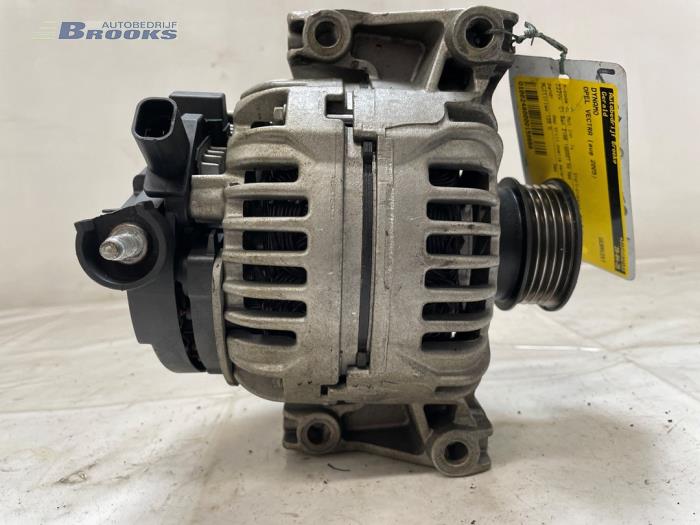 Gebruikte Dynamo Opel Vectra C GTS 2.2 DIG 16V Prijs € 20,00 Margeregeling aangeboden door Autobedrijf Brooks