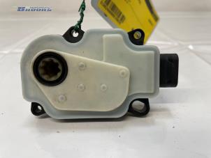 Gebruikte Kachelklep Motor Tesla Model S 100D Prijs € 35,00 Margeregeling aangeboden door Autobedrijf Brooks