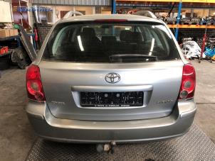 Gebruikte Bumperbalk achter Toyota Avensis Wagon (T25/B1E) 1.8 16V VVT-i Prijs € 50,00 Margeregeling aangeboden door Autobedrijf Brooks