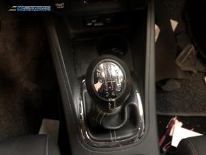 Gebruikte Versnellingspook Renault Megane III Berline (BZ) 1.5 dCi 110 Prijs € 50,00 Margeregeling aangeboden door Autobedrijf Brooks