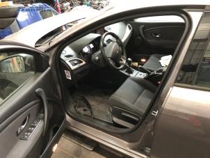 Gebruikte Portierrubber 4Deurs links-voor Renault Megane III Berline (BZ) 1.5 dCi 110 Prijs € 25,00 Margeregeling aangeboden door Autobedrijf Brooks