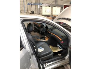 Gebruikte Portierrubber 4Deurs rechts-voor Mercedes E-Klasse Prijs € 25,00 Margeregeling aangeboden door Autobedrijf Brooks