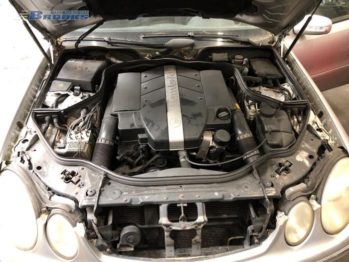 Gebruikte Frontpaneel Mercedes E-Klasse Prijs € 170,00 Margeregeling aangeboden door Autobedrijf Brooks