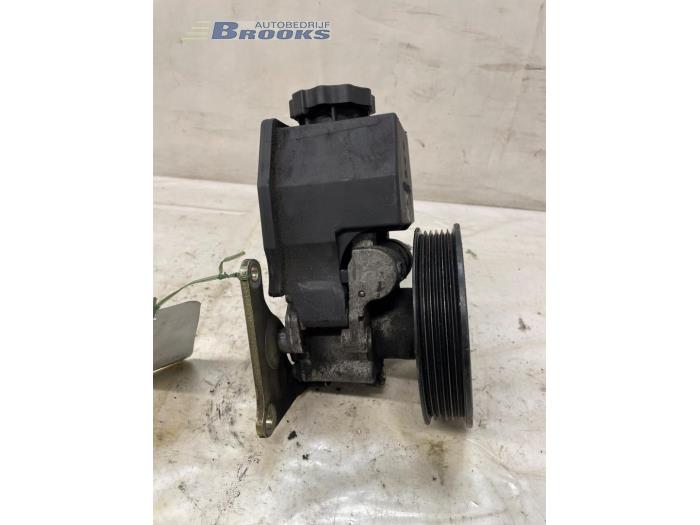 Gebruikte Servopomp Mercedes C (W202) 1.8 C-180 16V Prijs € 30,00 Margeregeling aangeboden door Autobedrijf Brooks