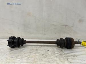 Gebruikte Aandrijfas rechts-achter Mercedes C (W202) 1.8 C-180 16V Prijs € 20,00 Margeregeling aangeboden door Autobedrijf Brooks