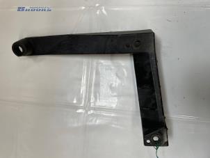 Gebruikte Bumpersteun links-achter Volkswagen Touareg (7LA/7L6) 4.2 V8 40V Prijs € 15,00 Margeregeling aangeboden door Autobedrijf Brooks