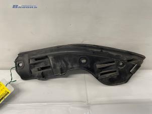 Gebruikte Bumpersteun links-achter Volkswagen Touareg (7LA/7L6) 4.2 V8 40V Prijs € 10,00 Margeregeling aangeboden door Autobedrijf Brooks