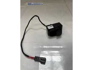 Gebruikte Schakelaar Elektrisch Raam Tesla Model 3 Long Range AWD 75 kWh Prijs € 15,00 Margeregeling aangeboden door Autobedrijf Brooks