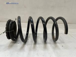 Gebruikte Schroefveer achter Opel Corsa D 1.3 CDTi 16V ecoFLEX Prijs € 10,00 Margeregeling aangeboden door Autobedrijf Brooks