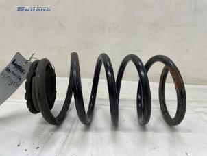 Gebruikte Schroefveer achter Opel Corsa D 1.3 CDTi 16V ecoFLEX Prijs € 10,00 Margeregeling aangeboden door Autobedrijf Brooks