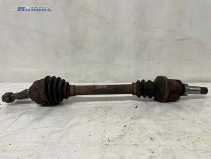 Gebruikte Aandrijfas links-voor Peugeot 206 (2A/C/H/J/S) 1.4 XR,XS,XT,Gentry Prijs € 20,00 Margeregeling aangeboden door Autobedrijf Brooks