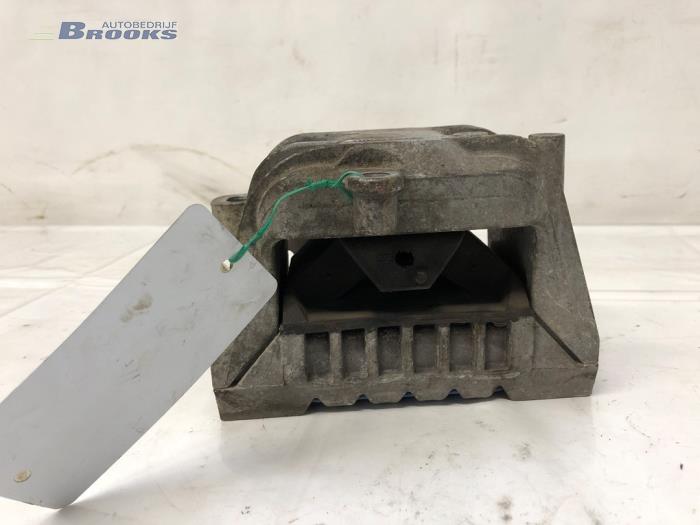 Gebruikte Motorrubber Volkswagen Caddy III (2KA,2KH,2CA,2CH) 1.9 TDI Prijs € 10,00 Margeregeling aangeboden door Autobedrijf Brooks