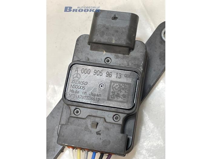 Nox sensor van een Mercedes-Benz Sprinter Tourer 3,5t (907.7) 315 CDI 2.0 D RWD 2023