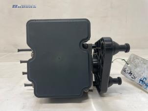 Gebruikte ABS Pomp Mercedes Sprinter Tourer 3,5t (907.7) 315 CDI 2.0 D RWD Prijs € 375,00 Margeregeling aangeboden door Autobedrijf Brooks