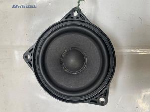 Gebruikte Speaker Tesla Model 3 Long Range AWD 75 kWh Prijs € 20,00 Margeregeling aangeboden door Autobedrijf Brooks