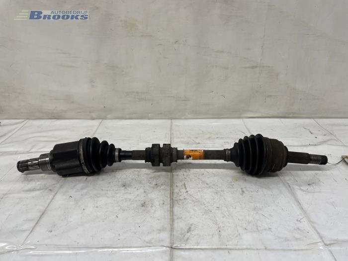 Gebruikte Steekas links-voor Nissan Micra (K13) 1.2 12V DIG-S Prijs € 40,00 Margeregeling aangeboden door Autobedrijf Brooks