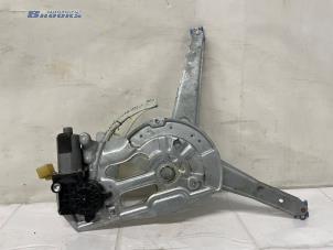 Gebruikte Raammechaniek 4Deurs links-voor Volvo S60 I (RS/HV) 2.4 D5 20V Prijs € 40,00 Margeregeling aangeboden door Autobedrijf Brooks