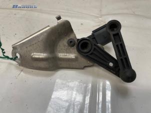 Gebruikte Xenon hoogteregelaar Tesla Model 3 Long Range AWD 75 kWh Prijs € 25,00 Margeregeling aangeboden door Autobedrijf Brooks