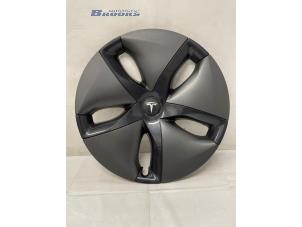 Gebruikte Wieldop Tesla Model 3 Long Range AWD 75 kWh Prijs € 20,00 Margeregeling aangeboden door Autobedrijf Brooks