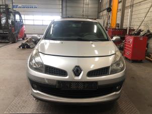 Gebruikte Steekas rechts-voor Renault Clio III (BR/CR) 1.2 16V TCe 100 Prijs € 20,00 Margeregeling aangeboden door Autobedrijf Brooks