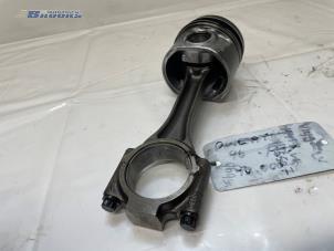 Gebruikte Zuiger Skoda Fabia II Combi 1.2 TDI 12V Greenline Prijs € 40,00 Margeregeling aangeboden door Autobedrijf Brooks