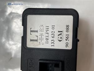 Gebruikte Schakelaar Elektrisch Raam Opel Zafira (F75) 1.6 16V Prijs € 5,00 Margeregeling aangeboden door Autobedrijf Brooks