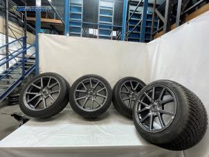 Gebruikte Sportvelgenset + winterbanden Tesla Model 3 Long Range AWD 75 kWh Prijs € 1.000,00 Margeregeling aangeboden door Autobedrijf Brooks