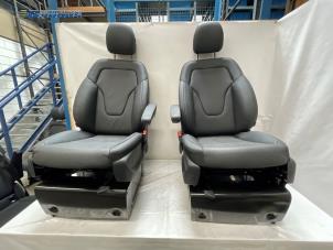 Gebruikte Interieur Bekledingsset Mercedes EQV 300 Prijs op aanvraag aangeboden door Autobedrijf Brooks