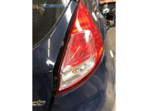 Gebruikte Achterlicht rechts Ford Fiesta 6 (JA8) 1.0 SCI 12V 80 Prijs € 30,00 Margeregeling aangeboden door Autobedrijf Brooks