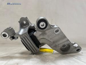 Gebruikte Motorsteun Mercedes EQV 300 Prijs € 25,00 Margeregeling aangeboden door Autobedrijf Brooks