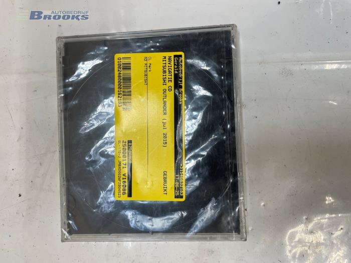 Navigatie CD van een Mitsubishi Outlander (GF/GG) 2.0 16V PHEV 4x4 2015