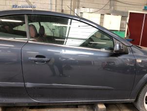 Gebruikte Deur 2Deurs rechts Opel Astra H Twin Top (L67) 1.8 16V Prijs € 60,00 Margeregeling aangeboden door Autobedrijf Brooks