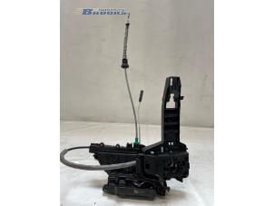 Gebruikte Deurslot Mechaniek 2Deurs links Mercedes EQV 300 Prijs € 30,00 Margeregeling aangeboden door Autobedrijf Brooks