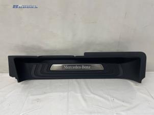 Gebruikte Voorinstap rechts Mercedes EQV 300 Prijs € 75,00 Margeregeling aangeboden door Autobedrijf Brooks